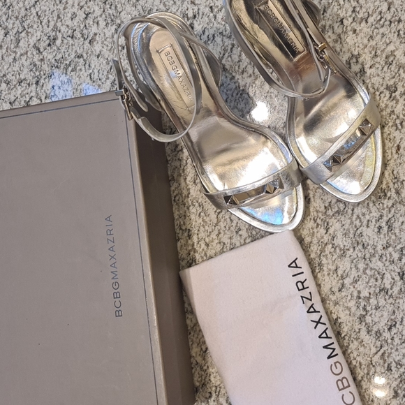 Shoes - Picture 2 of 7